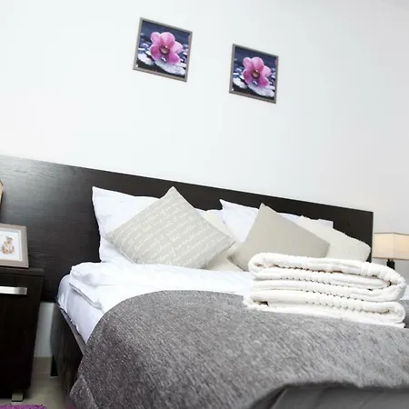 Ikar Z Ogrodkiem, Blisko Morza *