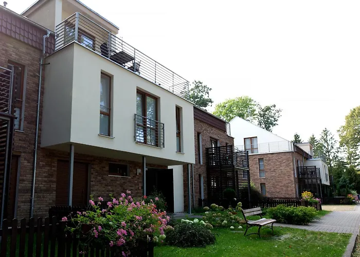 Ikar Z Ogrodkiem, Blisko Morza アパート レバル