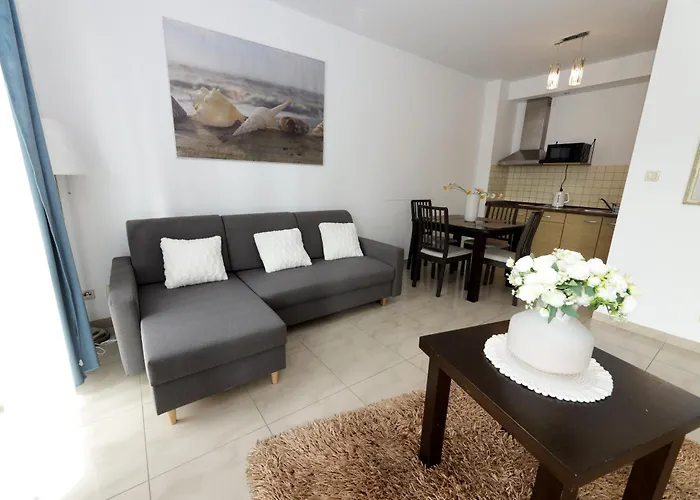 Ikar Z Ogrodkiem, Blisko Morza アパート レバル