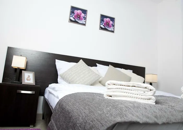 Ikar Z Ogrodkiem, Blisko Morza *