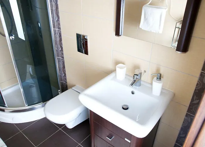 Ikar Z Ogrodkiem, Blisko Morza