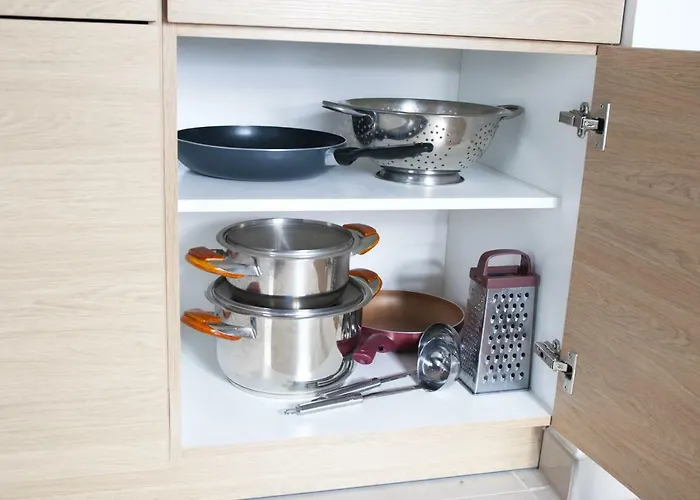 Ikar Z Ogrodkiem, Blisko Morza *