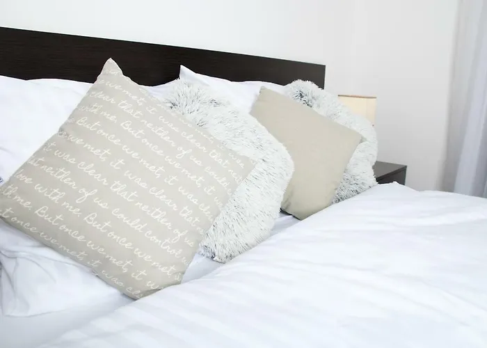 Ikar Z Ogrodkiem, Blisko Morza *