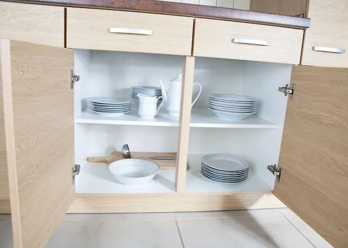 Ikar Z Ogrodkiem, Blisko Morza * レバル