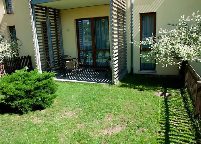 Ikar Z Ogrodkiem, Blisko Morza * レバル